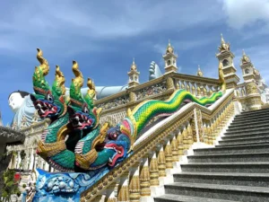Chùa Wat Pătum Wôngsa Som Rông