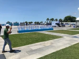 Quảng trường Nguyễn Tất Thành