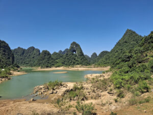 Núi Mắt Thần