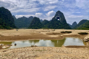 Núi Mắt Thần