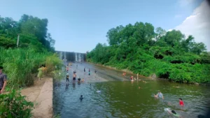 Kè Tràn Khuôn Thần