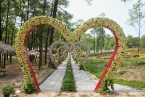 Công viên hoa Yên Trung Lake