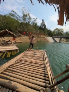 Chèo bè tre Suối Chàm