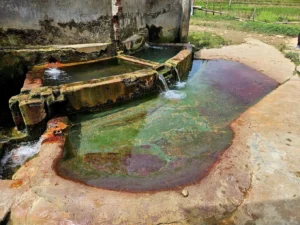 Suối nước nóng bản Bon