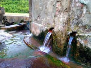 Suối nước nóng bản Bon