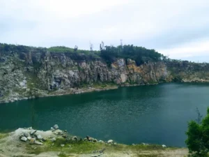 Tuyệt Tình Cốc Đá Bàn