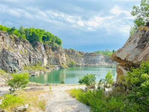Tuyệt Tình Cốc Đá Bàn