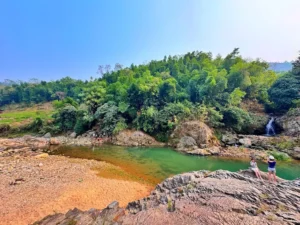 Suối Nậm Đông