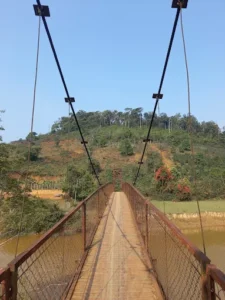 Cầu treo Nước Tây