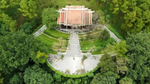 Mộ Bà Hoàng Thị Loan