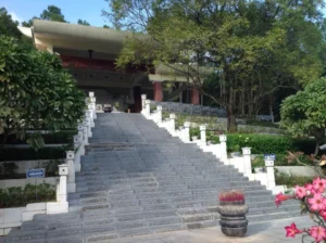 Mộ Bà Hoàng Thị Loan