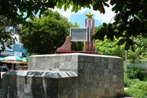 Công Viên phường Đức Long (cổng chữ Y)