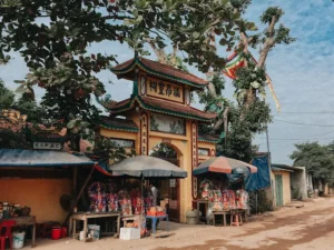Đền Cô Bé Suối Ngang