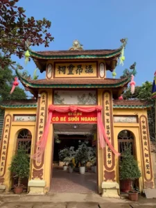 Đền Cô Bé Suối Ngang