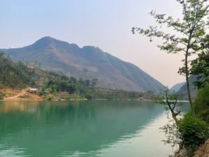 Bến thuyền hồ thuỷ điện Khau Vai