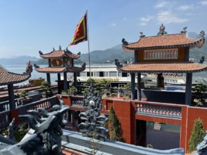 Đền chúa Thác Bờ