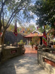 Đền Linh Sơn Thủy Từ