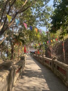 Đền Linh Sơn Thủy Từ