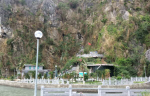 Hang Đầu Gỗ