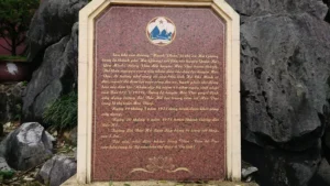 Bia tưởng niệm Đường Hạnh Phúc