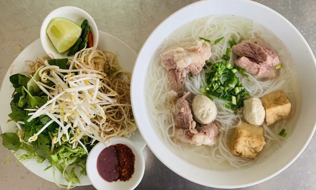 Bún Nước Trong - TƯỢNG ĐÀI