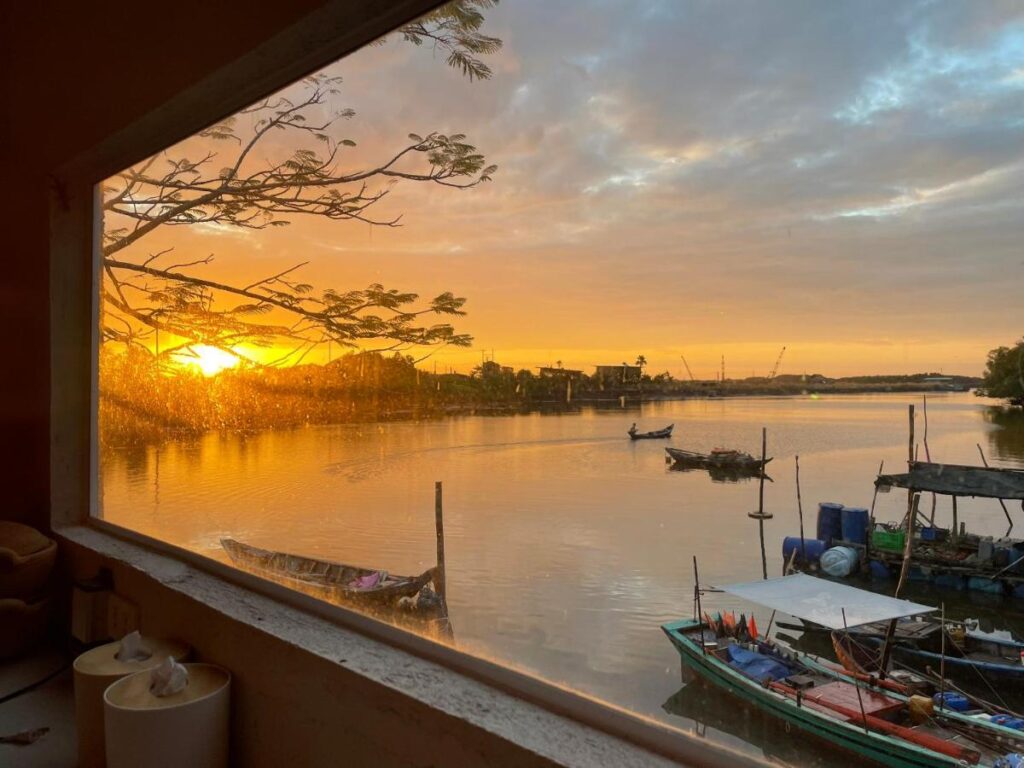 Homestay Nhà trong hẻm bên sông