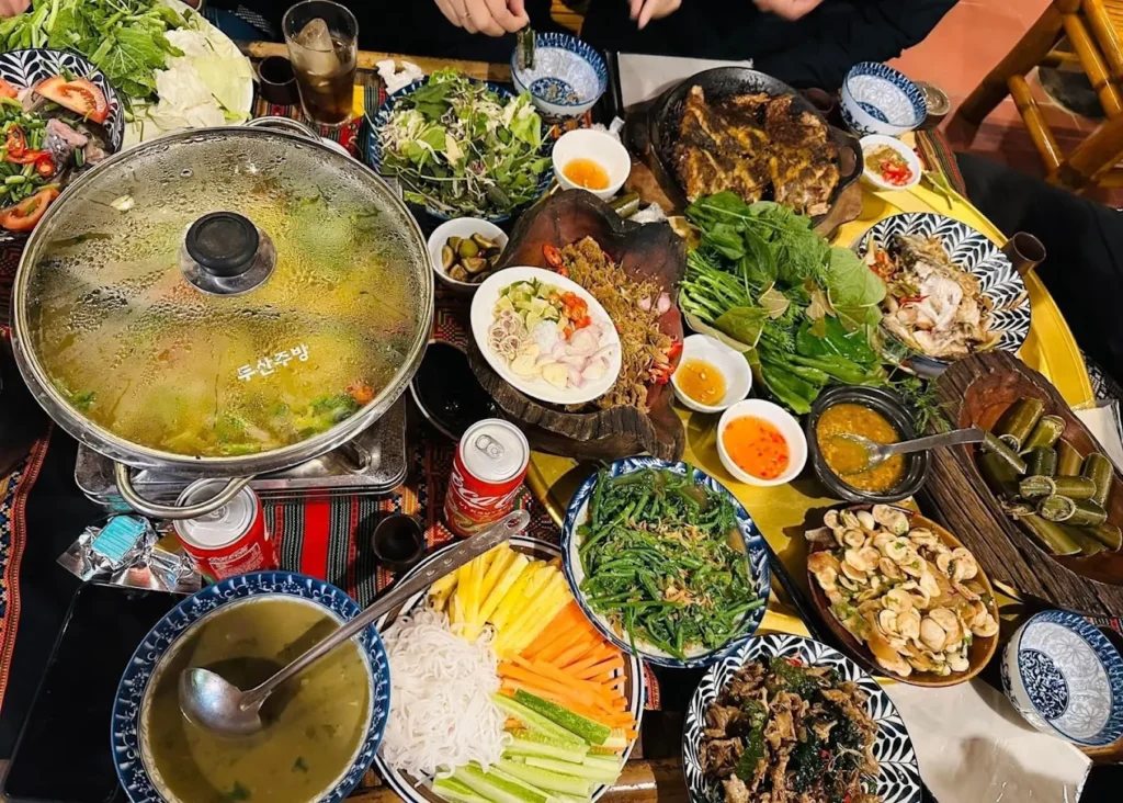 Nhà Hàng Khói Pù Luông