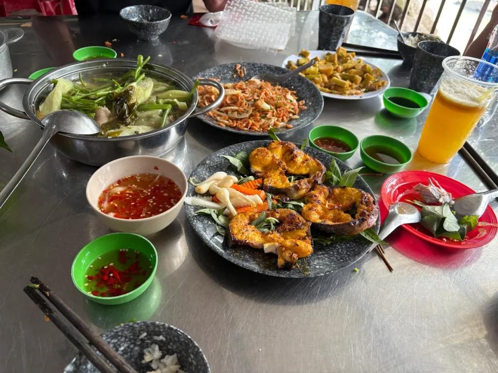 Nhà hàng Núi Lở
