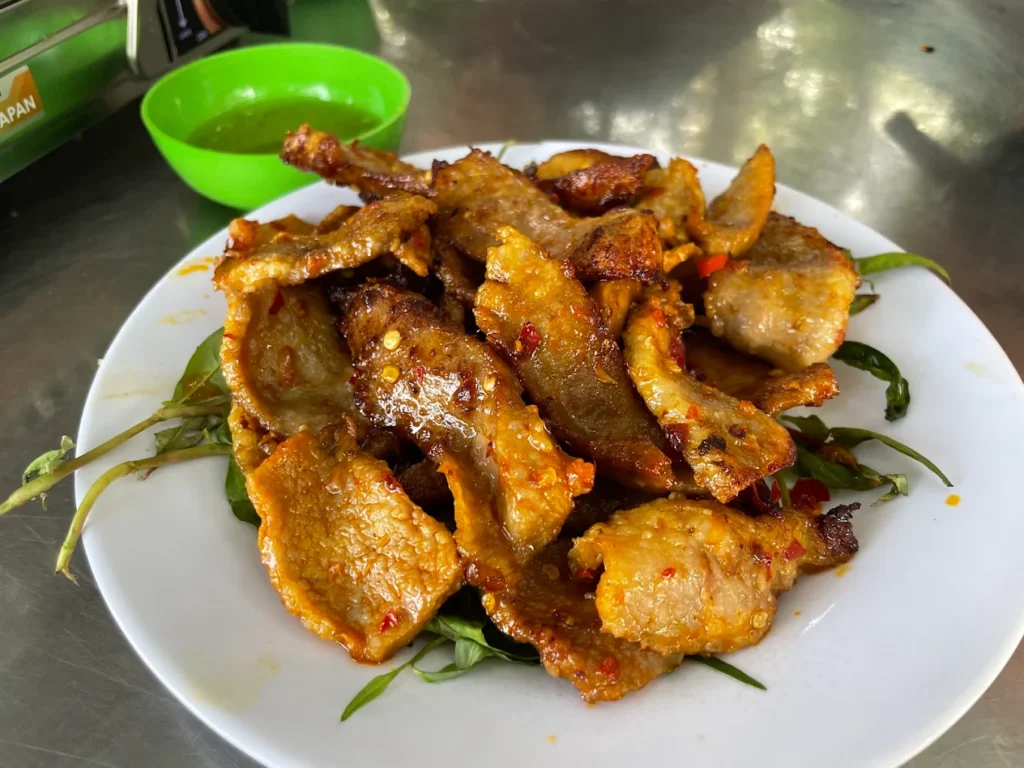 Nhà hàng Núi Lở