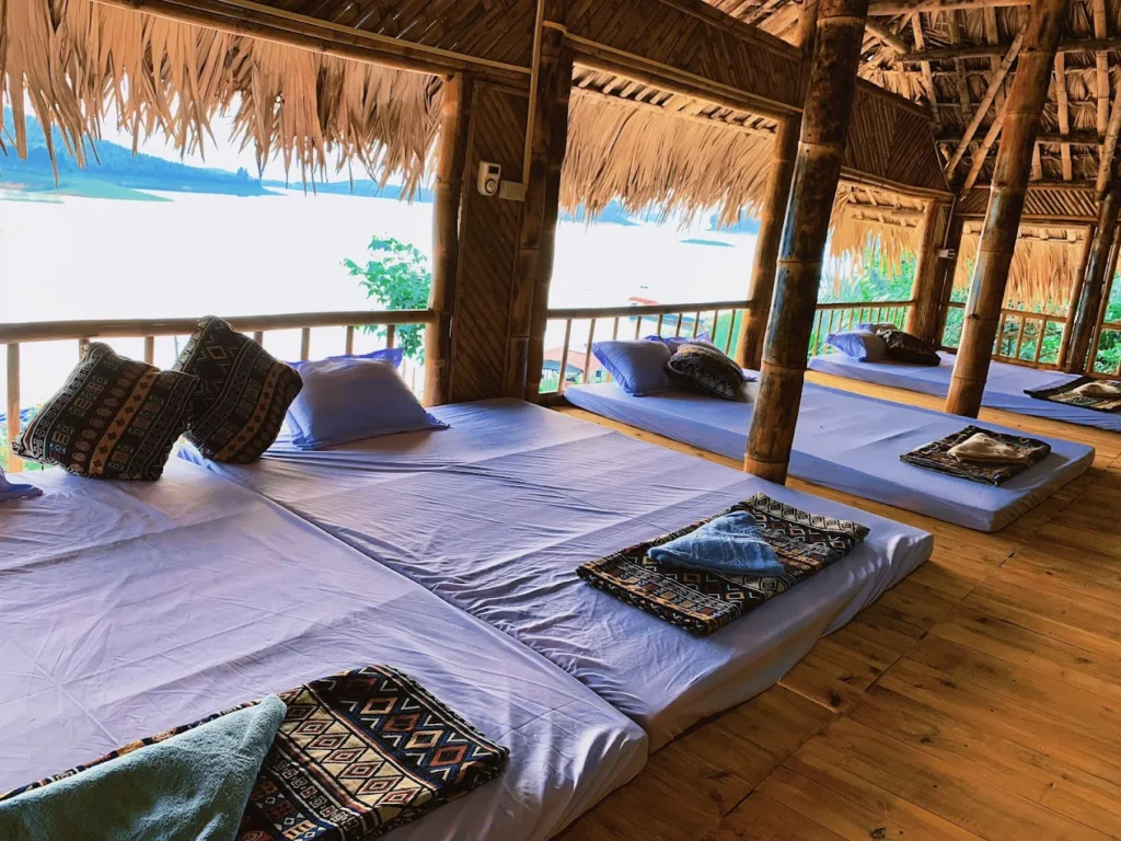 Vụ Tịch Lakeview homestay