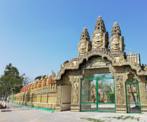 cổng chùa Monivongsa Bopharam