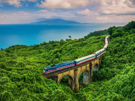 Vietnam train travel_thumb