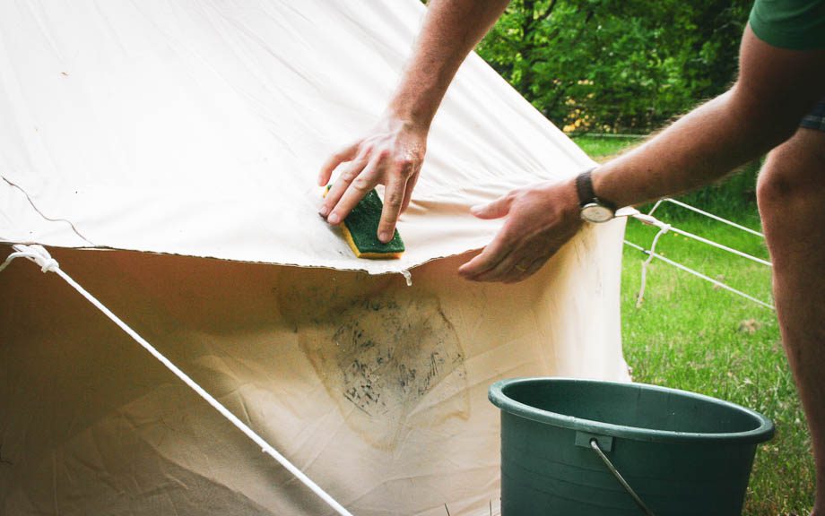 washing a tent_1