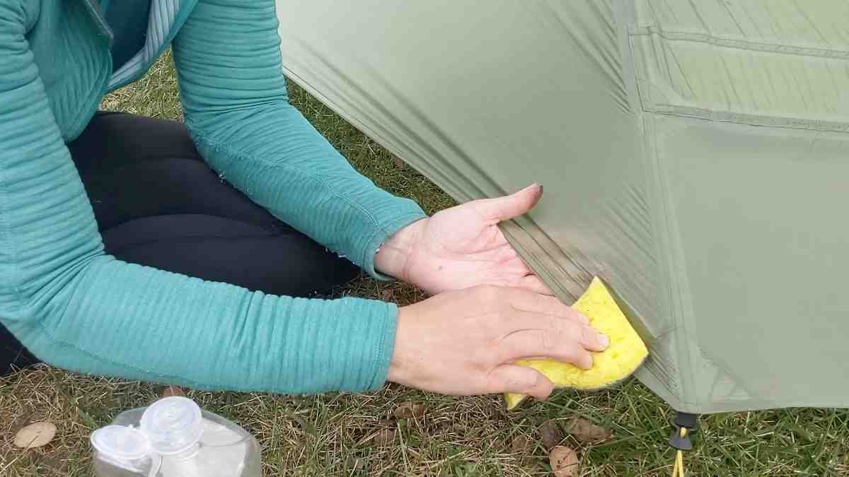 washing a tent_3