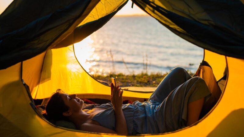 How camping improves sleep_thumb-min