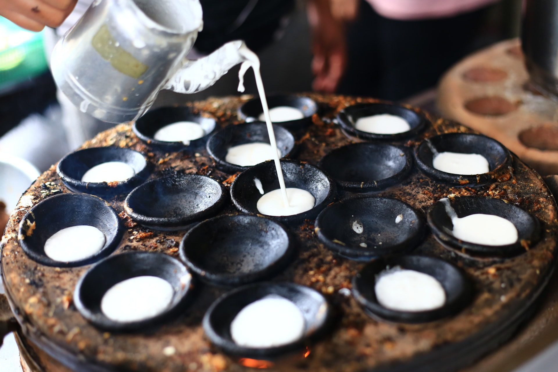 Banh Can_2