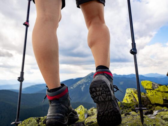 how to use trekking poles_thumb-min