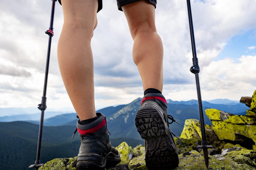 how to use trekking poles_thumb-min