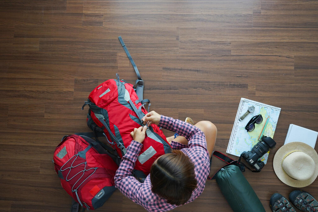 hiking-essentials-items-thumb
