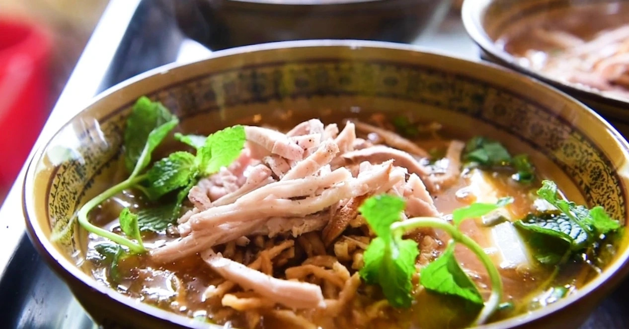 lao-cai---pho-chua.jpg