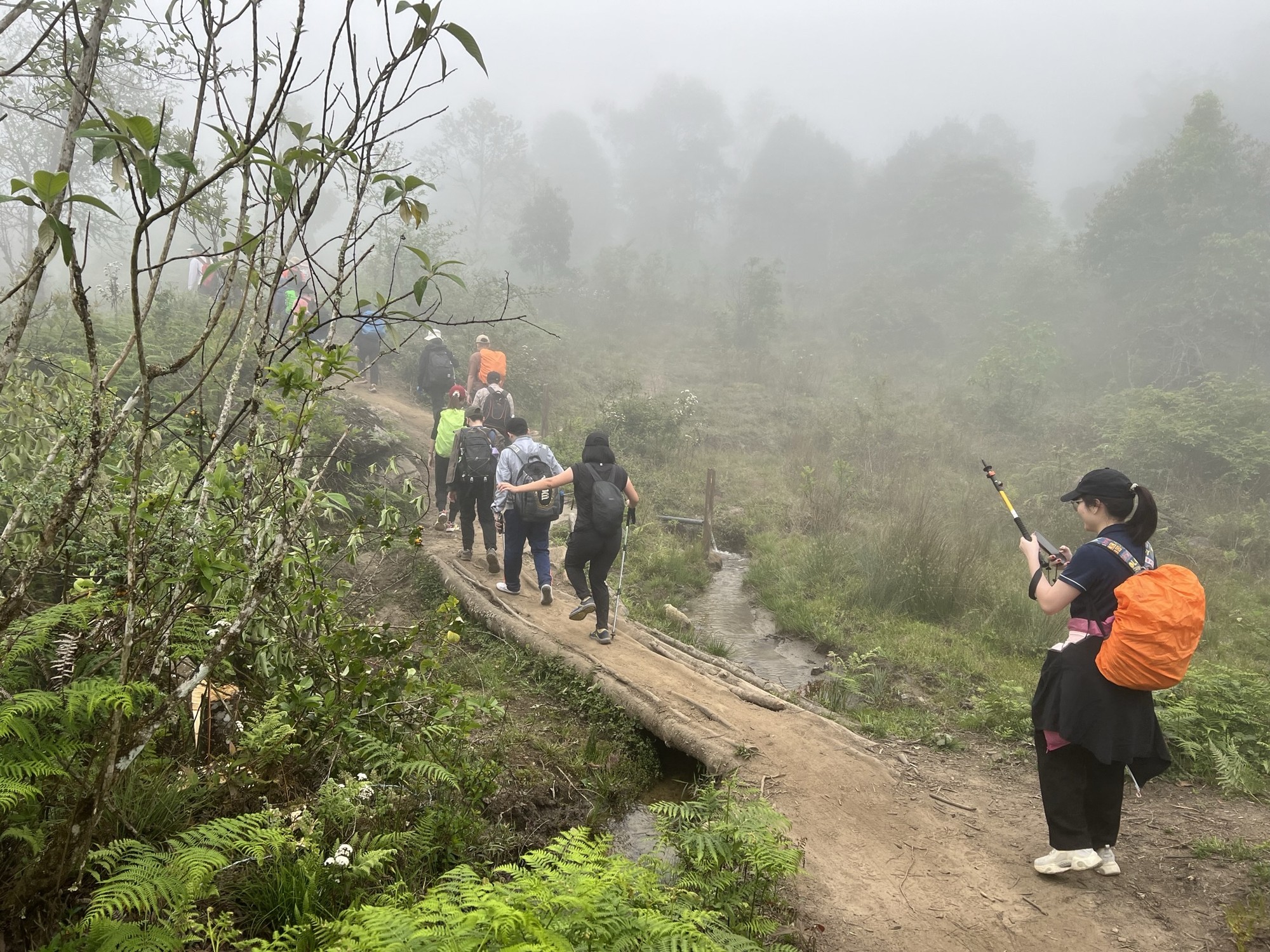 trekking-tai-lao-than.jpg