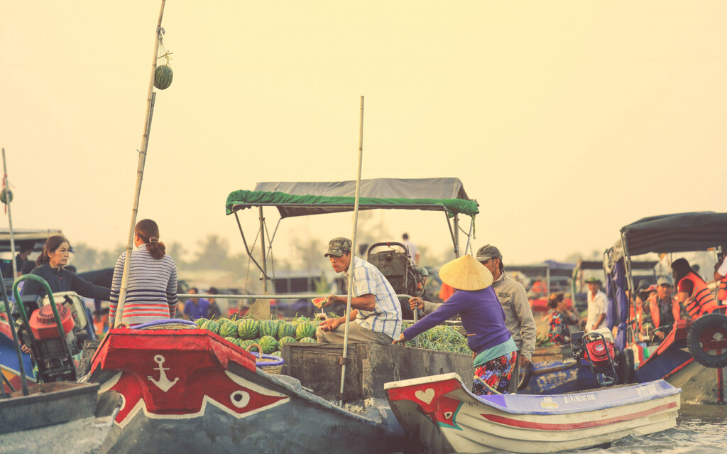 vietnam-floating-market-thumb