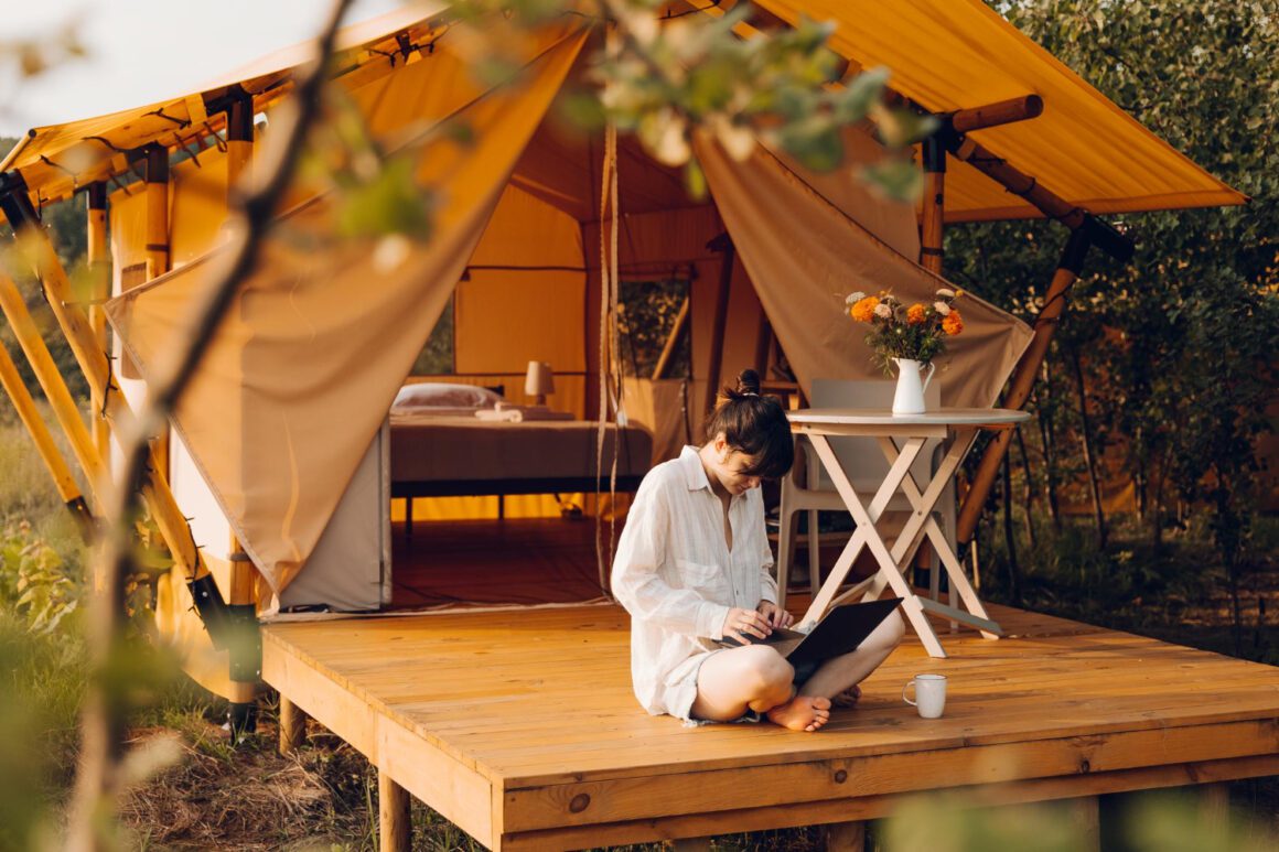 camping vs glamping_thumb