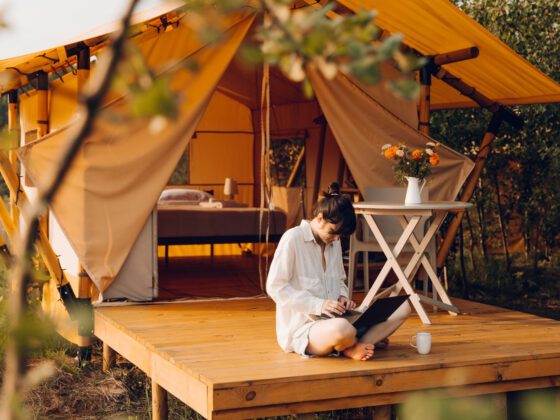 camping vs glamping_thumb