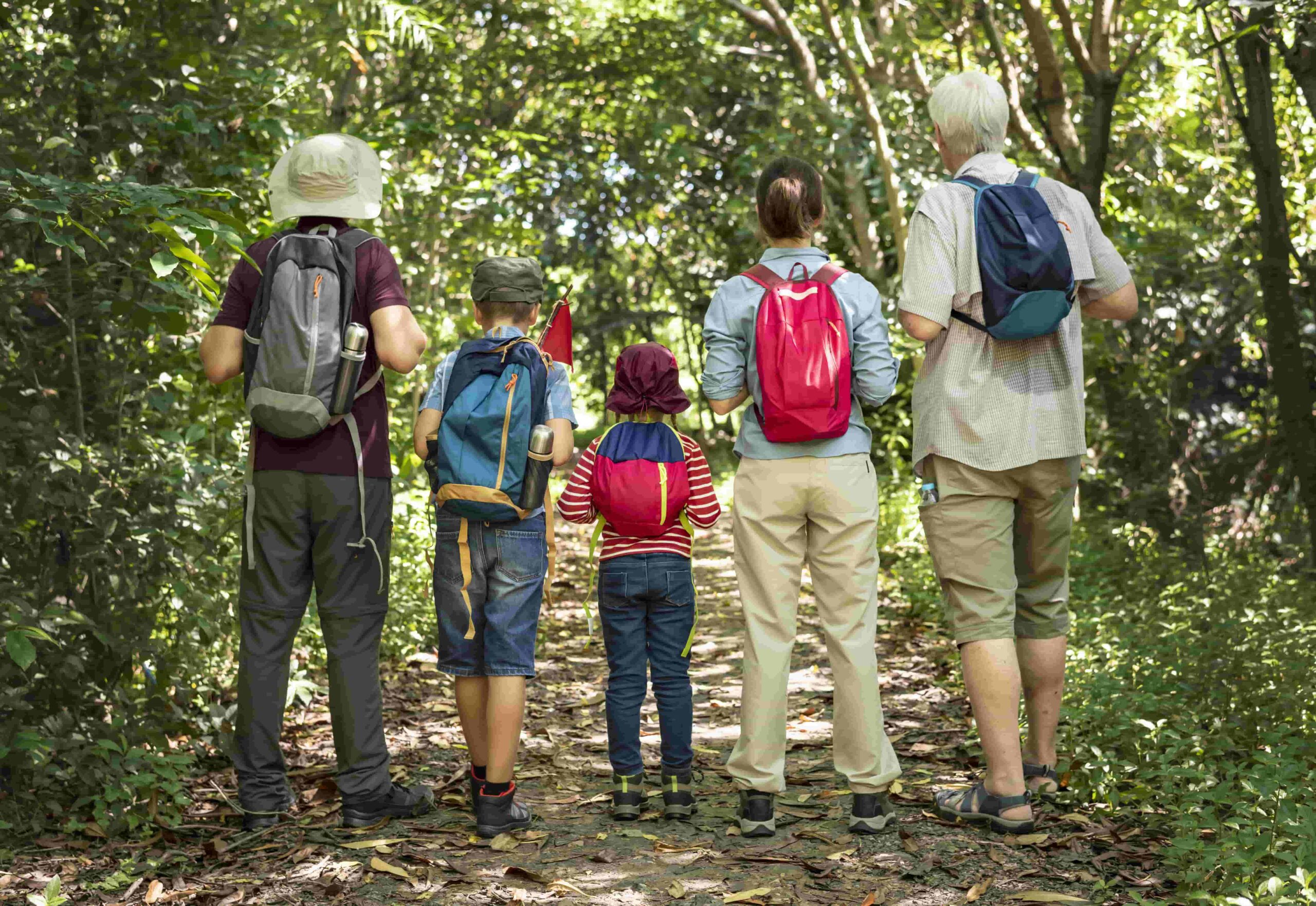 hiking with kids_3-min