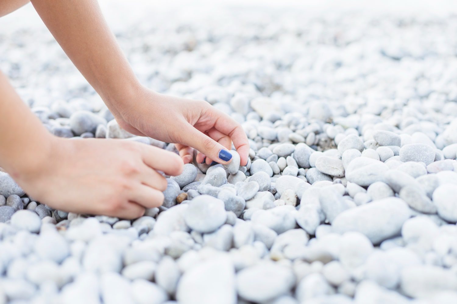 take pebbles from the beach_1-min