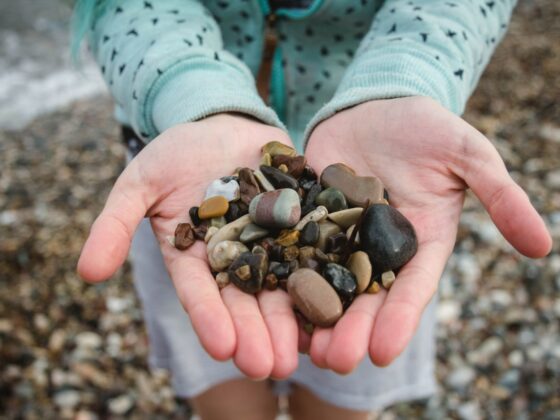 take pebbles from the beach_thumb-min