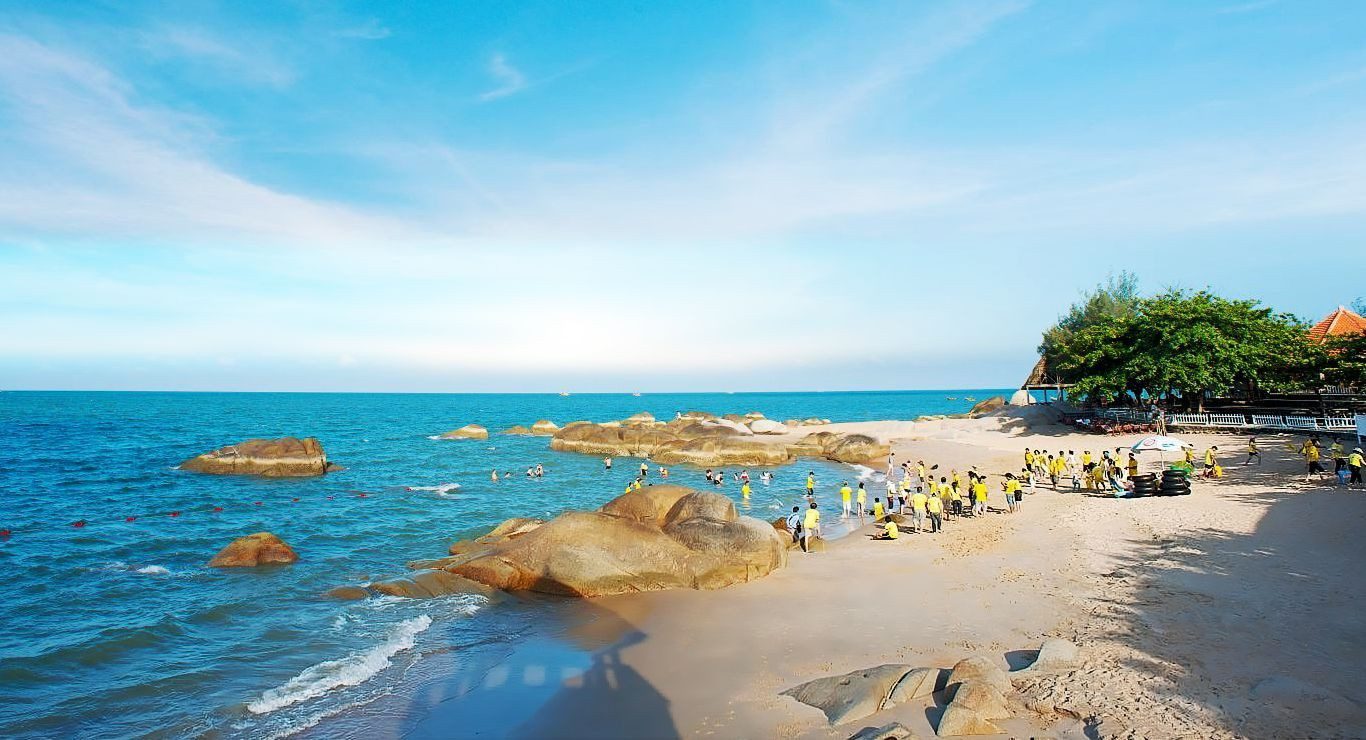 surfing in Vietnam_4-min