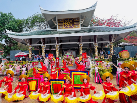 unique festivals in Vietnam_thumb