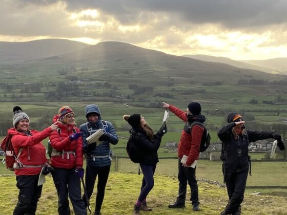 Team building hiking activities_thumb